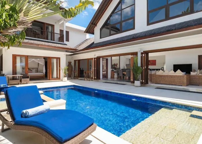 Villa Kashantre, 4 Bedroom, Sleeps 12 Seminyak 